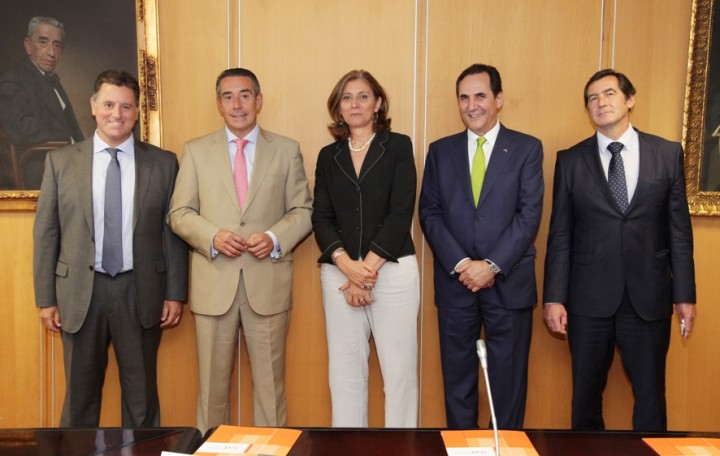 Convenio entre CESGAR, Ministerio de Industria y CaixaBank