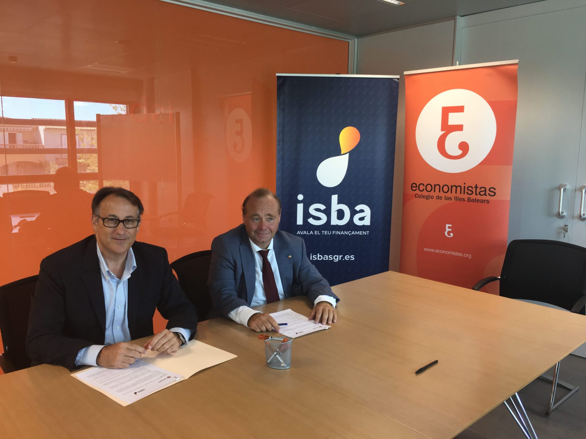 ISBA y el Colegio de Economistas formalizan un convenio de colaboración.